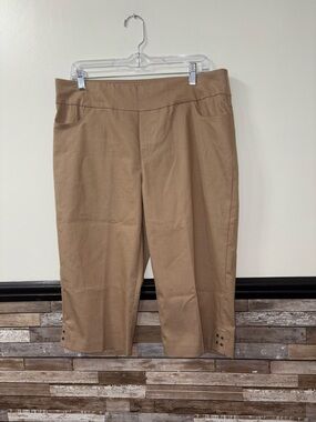 Southern Lady Tan Pull-On Capris With Button Hem Detail Size 10